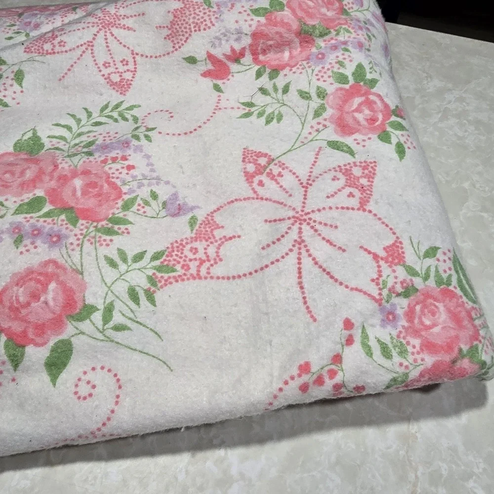 Cottage Core 50/50 Polyester Acrylic Pink Floral Blanket Satin Trim 88 x 100